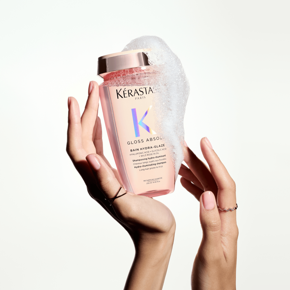 Kerastase Gloss Absolu Bain Hydra-Glaze Elektriklenmeye Eğilimli Saçlar İçin Parlaklık Veren Şampuan 250 ML